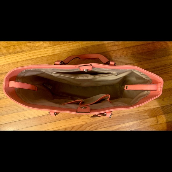 Salmon colored Nine West medium size tote. Wear it two different ways! - Picture 4 of 5